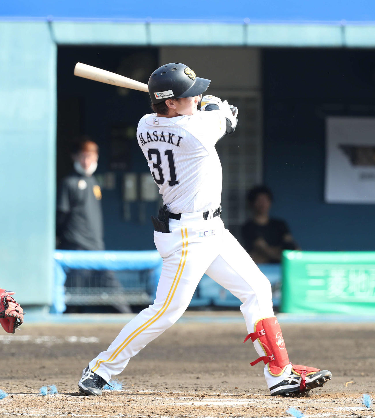 紅白戦3回裏、正木は2点適時三塁打を放つ（撮影・屋方直哉）