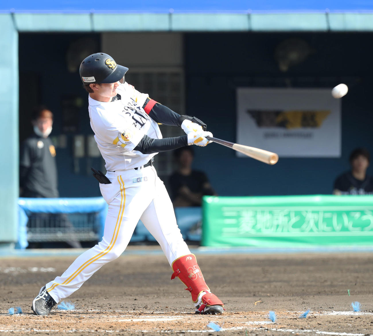 紅白戦の3回裏、正木は2点適時三塁打を放つ（撮影・屋方直哉）