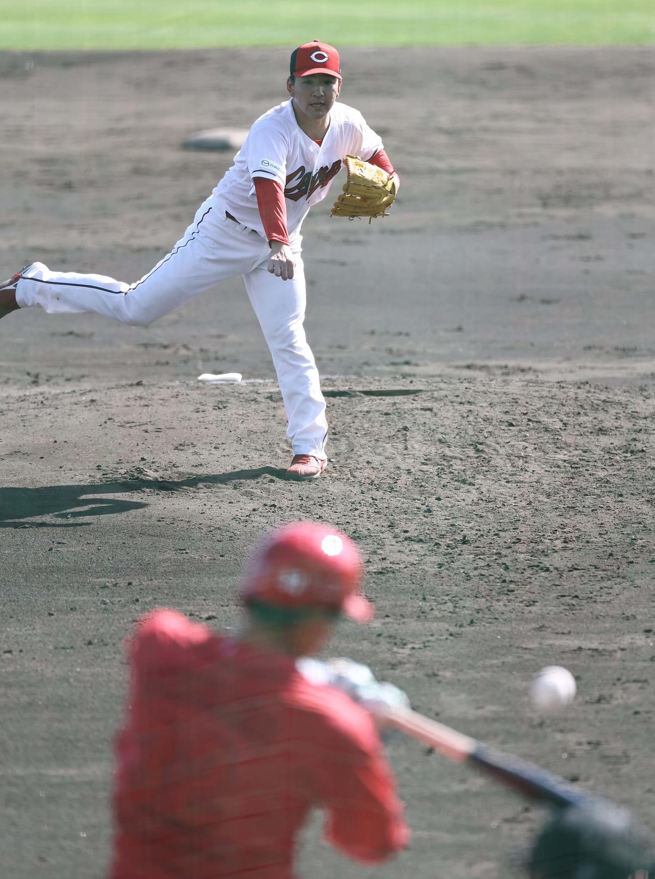 紅白戦で石原と対戦し右飛に打ち取る河野（撮影・上田博志）