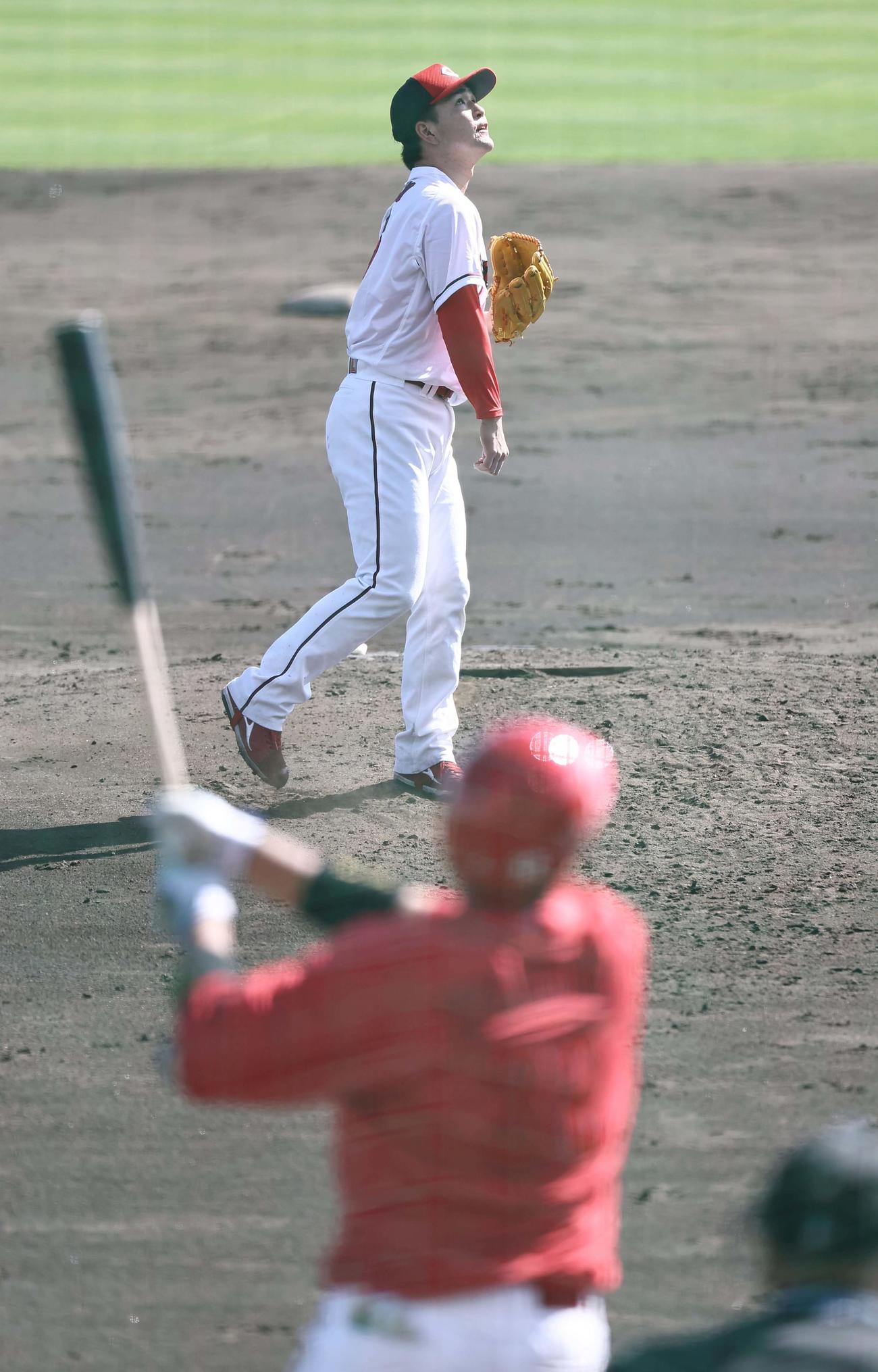 紅白戦で石原と対戦し右飛に打ち取る河野（撮影・上田博志）