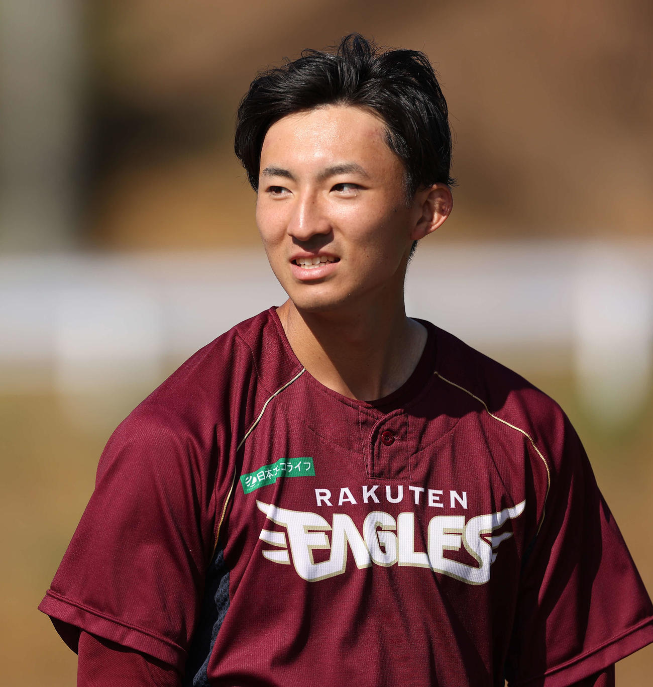 楽天対ロッテ　試合前、ウオーミングアップする楽天荘司（撮影・河田真司）