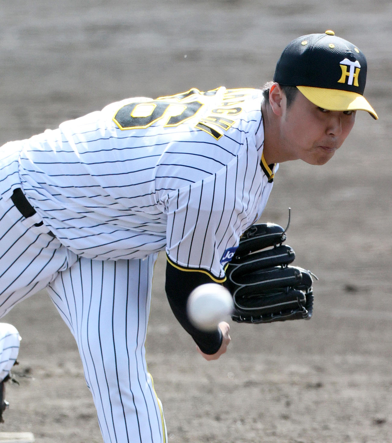 阪神対DeNA 4回、力投する浜地（撮影・上山淳一）