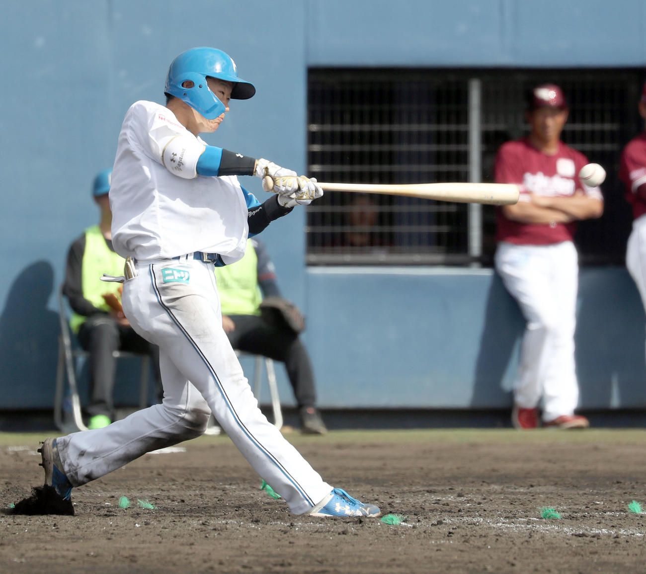 日本ハム対楽天　4回裏日本ハム2死一、二塁、矢沢は右前適時打を放つ（撮影・佐藤翔太）