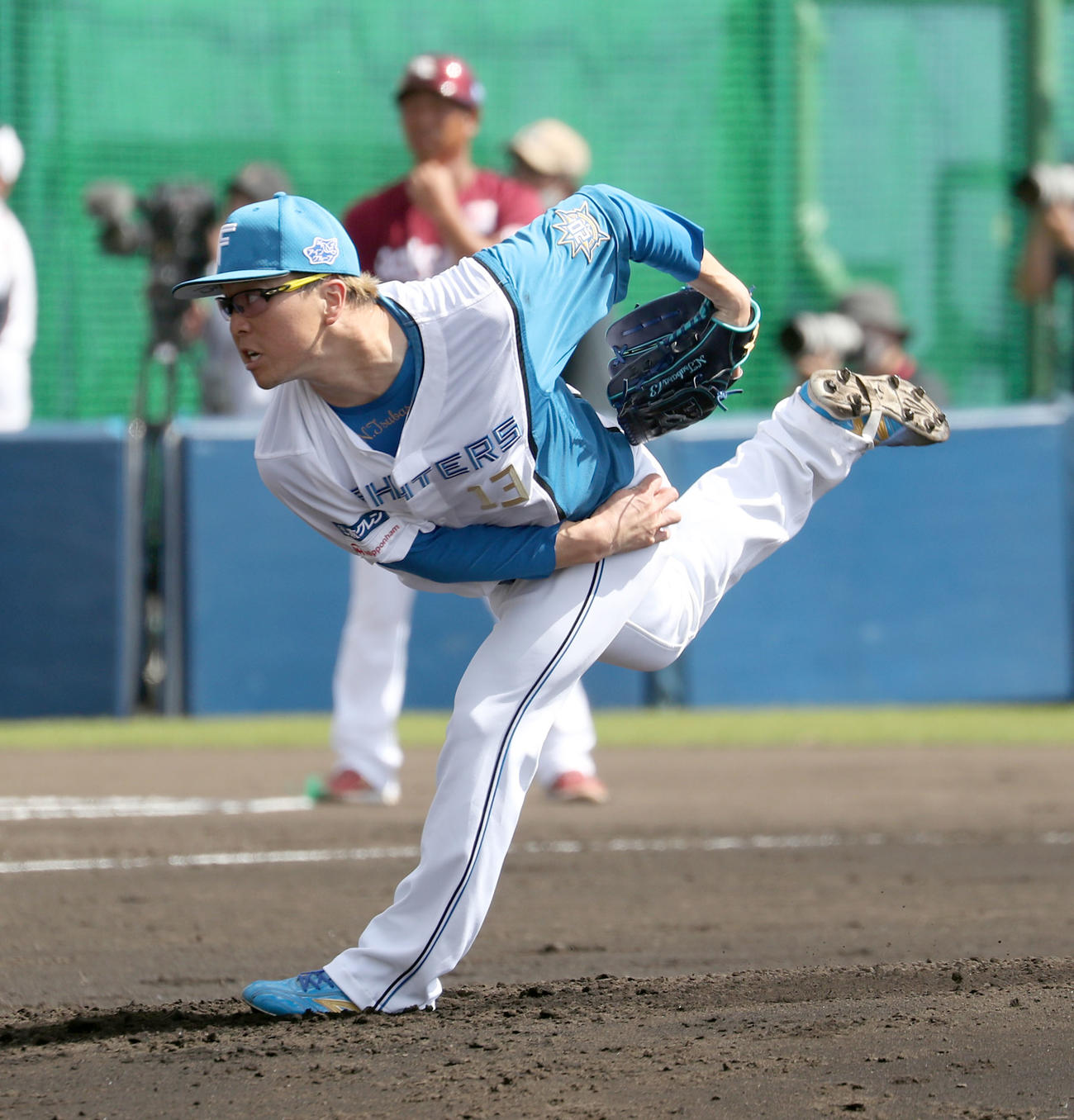 日本ハム対楽天　日本ハム2番手の生田目（撮影・佐藤翔太）