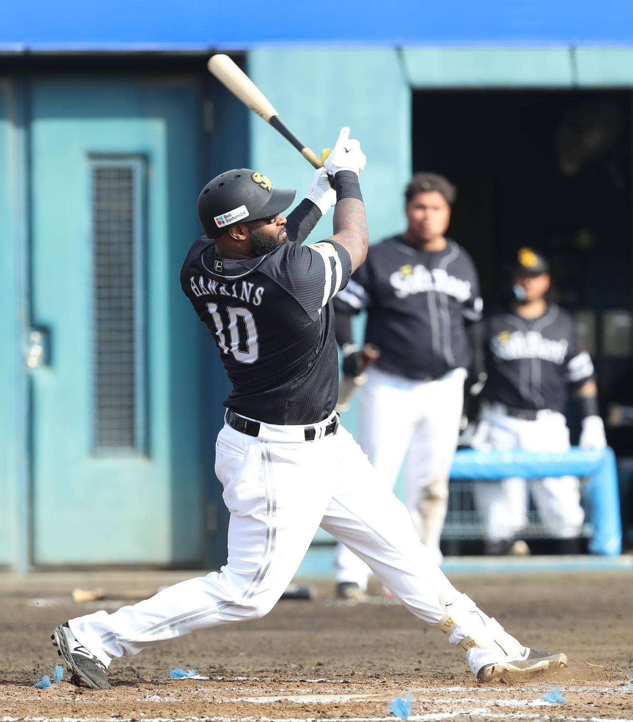 紅白戦の6回表、ホーキンスは左越えの2点本塁打を放つ（撮影・屋方直哉）