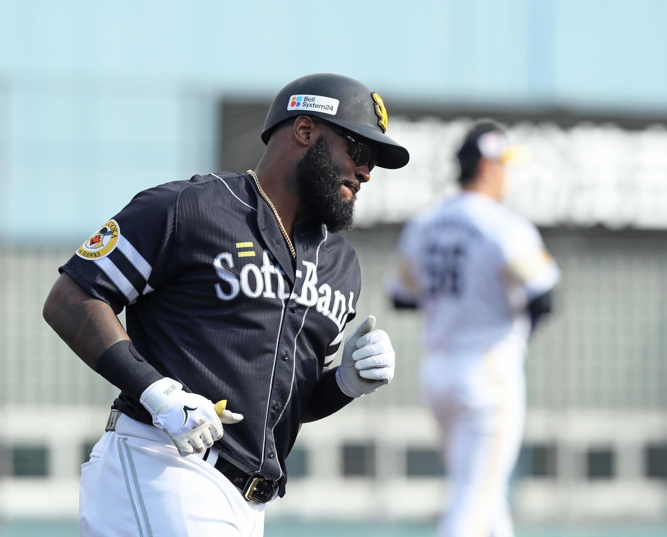 紅白戦の6回表、ホーキンスは左越えの2点本塁打を放つ（撮影・屋方直哉）