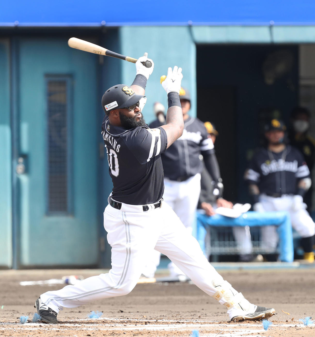 紅白戦の2回表、ホーキンスは適時二塁打を放つ（撮影・屋方直哉）