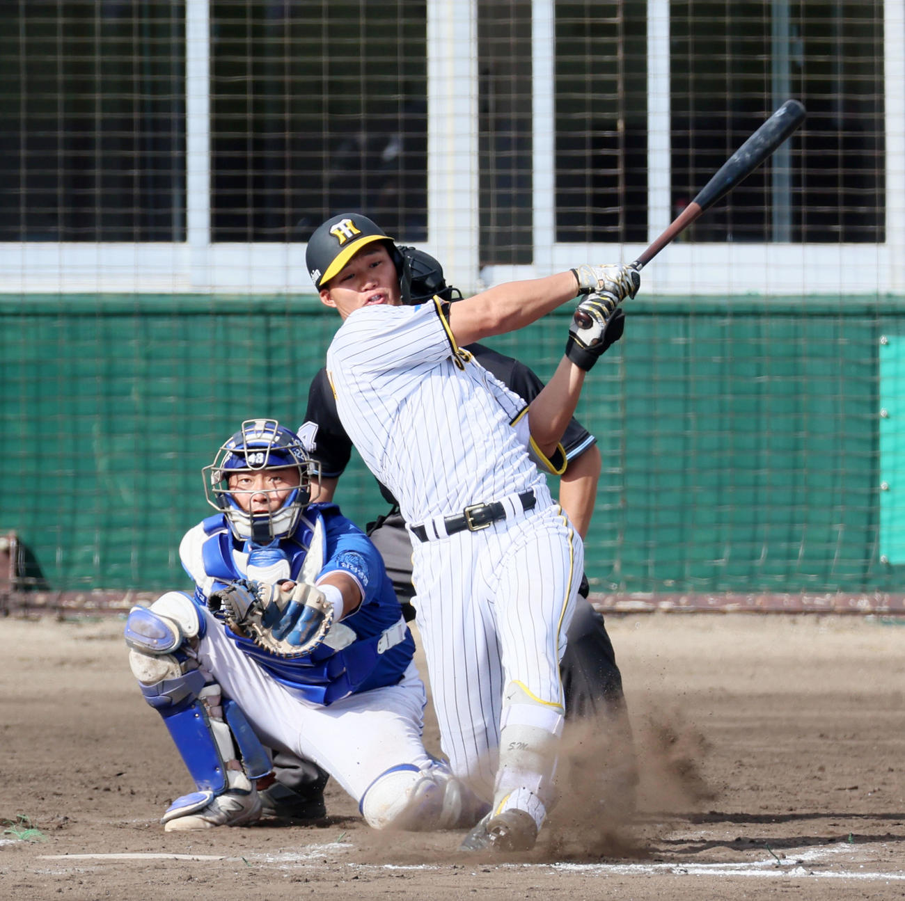 阪神対サムスン　7回裏阪神2死三塁、森下は左へ適時打を放つ（撮影・加藤哉）