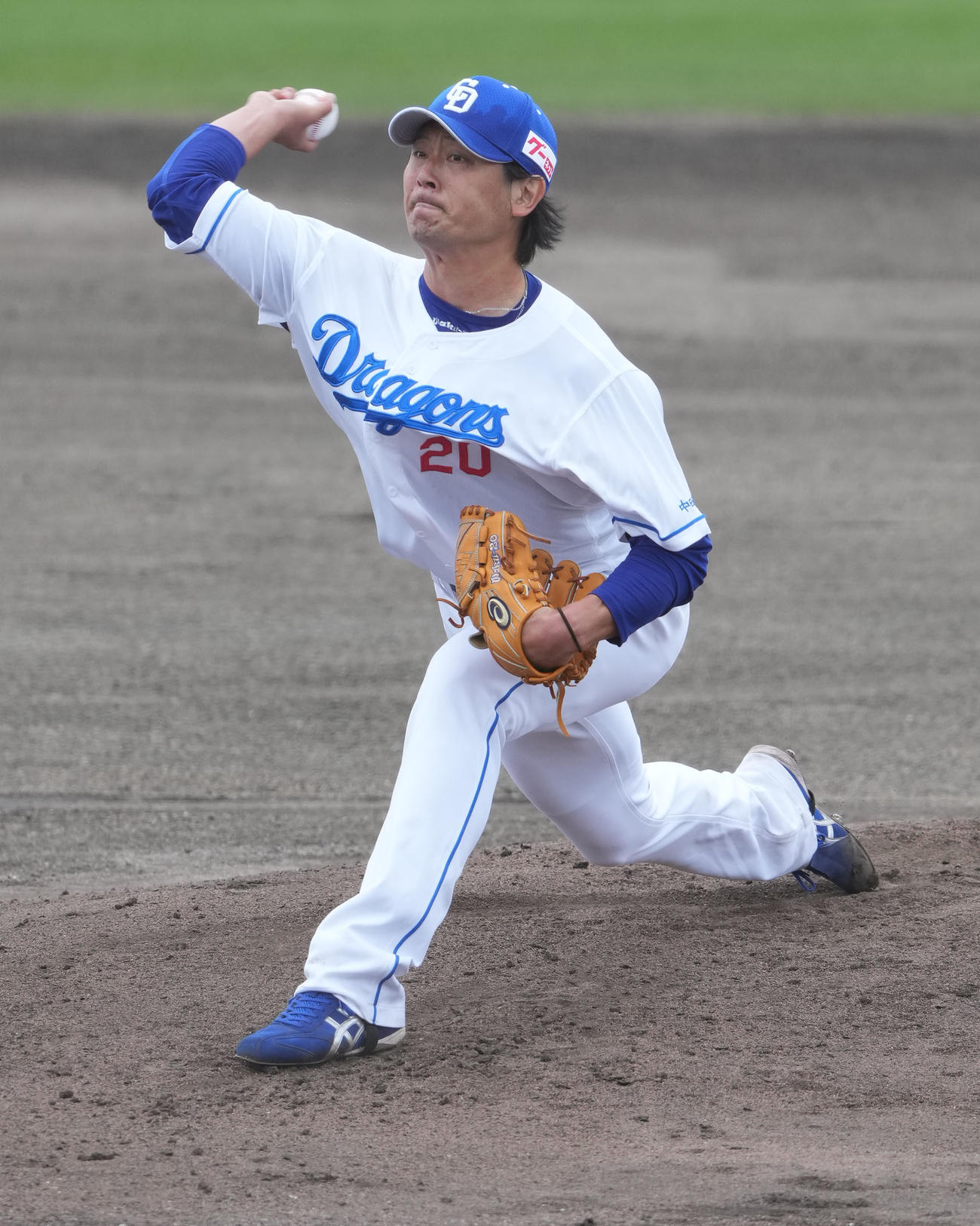 シート打撃練習に登板する涌井（撮影・森本幸一）