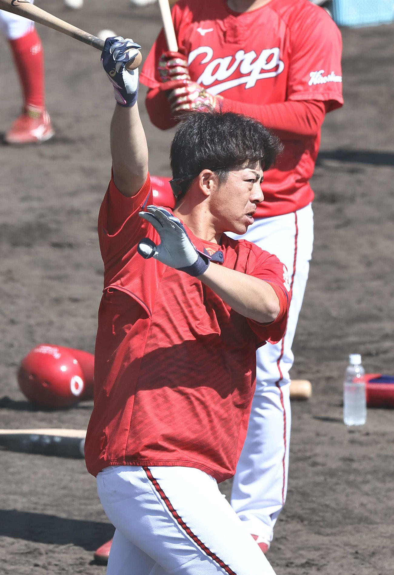 打撃練習をする野間峻祥（2023年2月17日撮影）