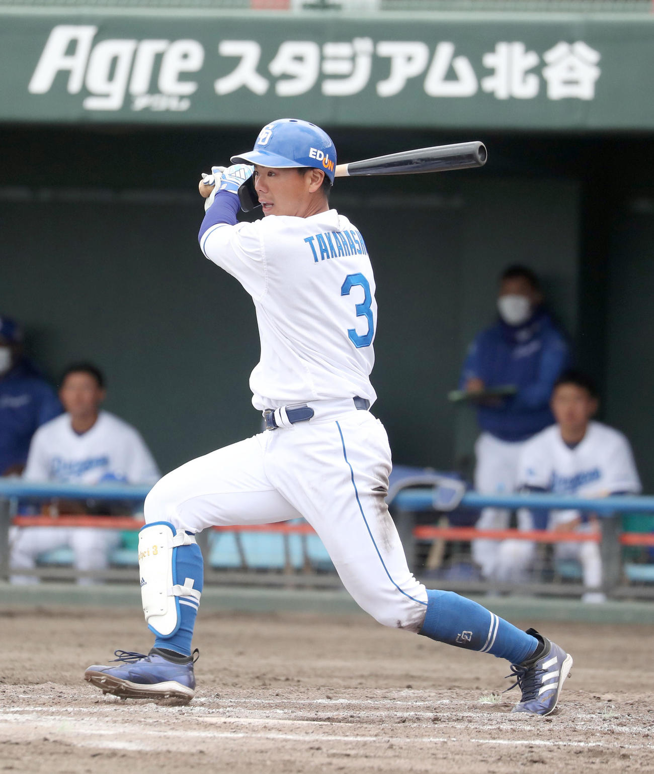 中日対日本ハム　7回裏中日1死二、三塁、高橋周は左前適時打を放つ（撮影・佐藤翔太）
