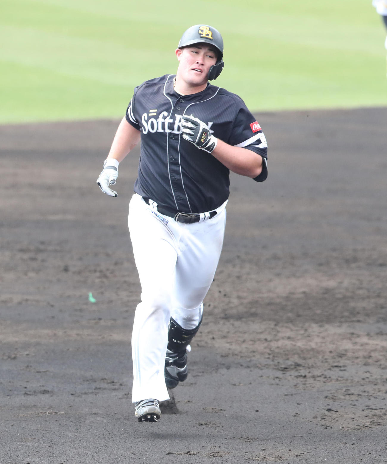 紅白戦　2回表紅1死、リチャードは中越えに勝ち越し本塁打を放つ（撮影・梅根麻紀）