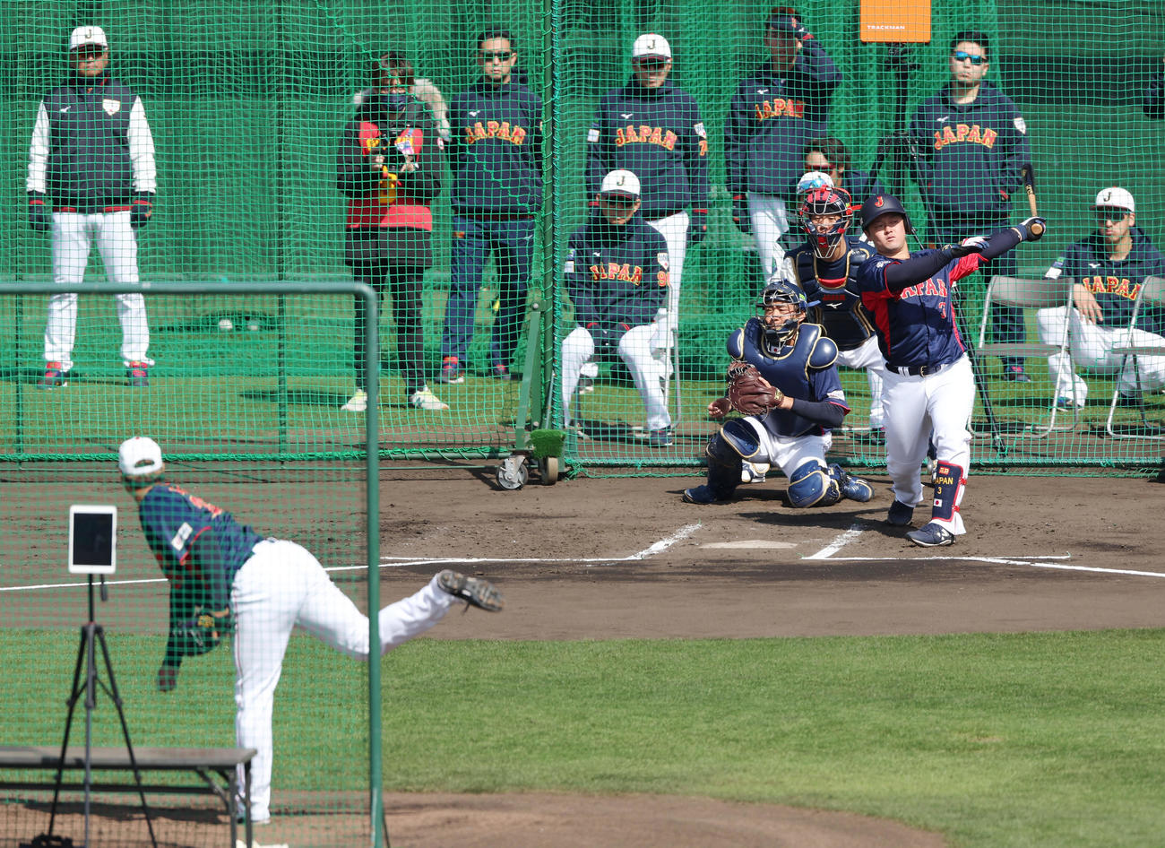 ライブBPで宇田川（手前）と対戦する牧（撮影・前田充）