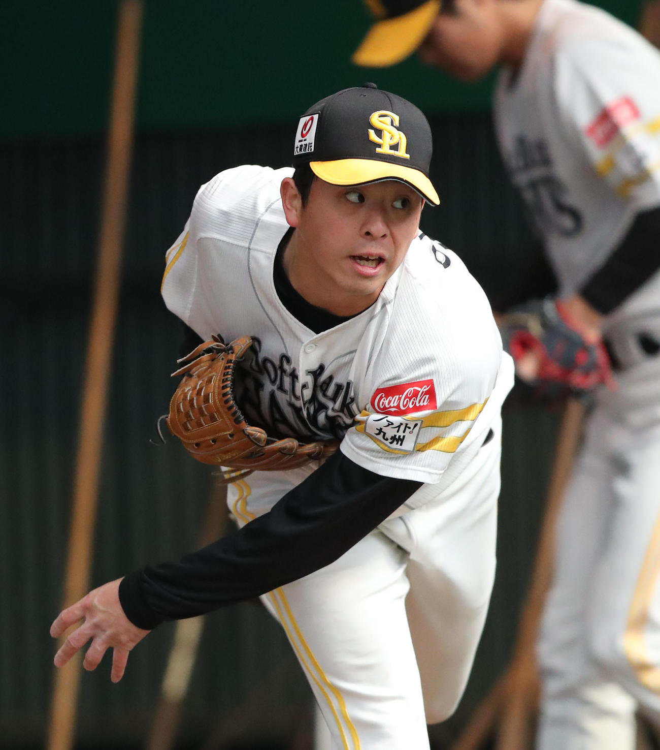 ブルペンで投げ込む大関友久（撮影・梅根麻紀）