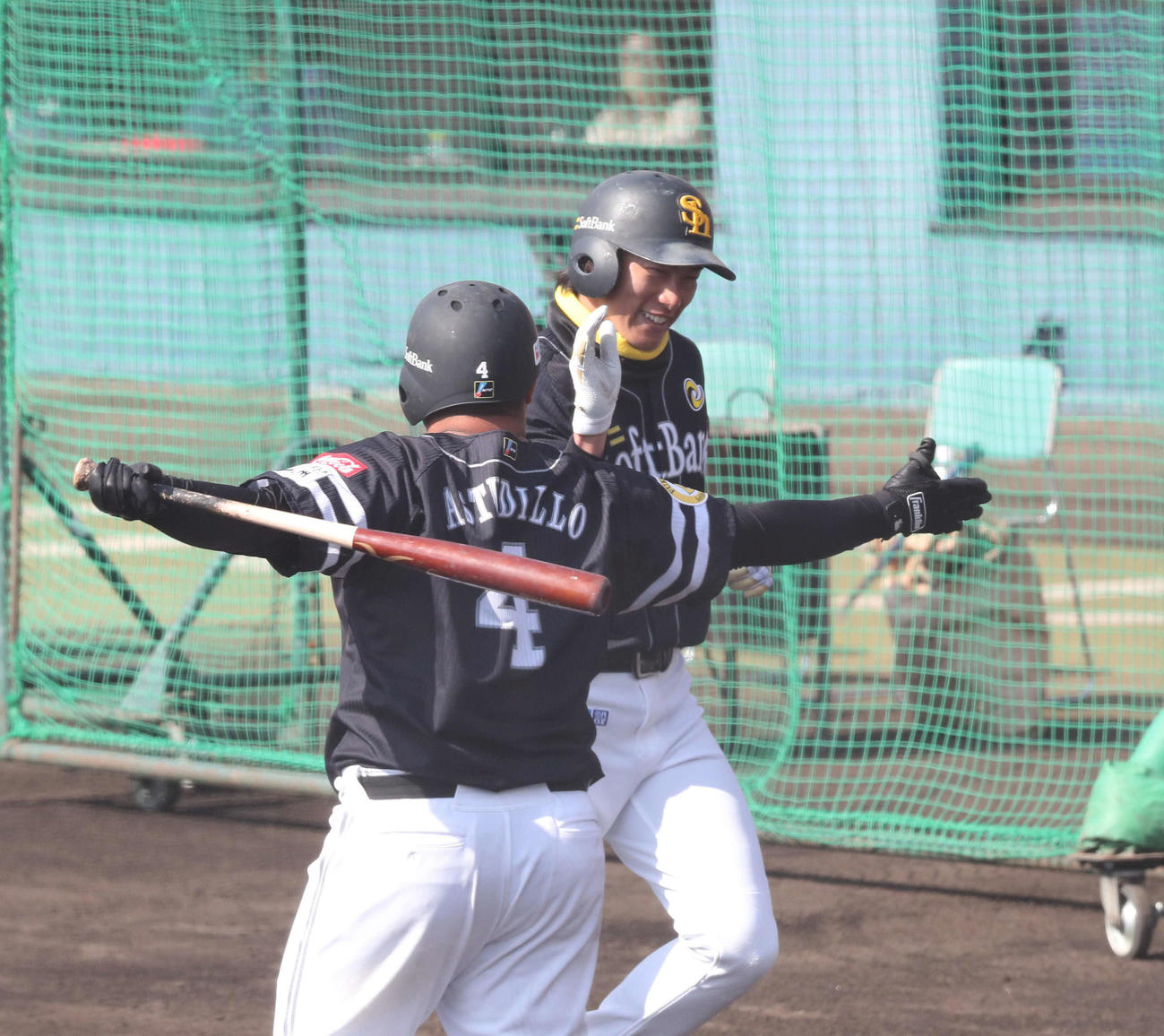 紅白戦　4回表紅無死、2打席連発となる本塁打を放った柳田（撮影・梅根麻紀）