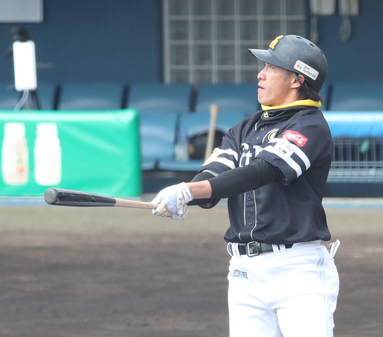紅白戦　1回表紅1死一、三塁、柳田悠岐は右中間に3点本塁打を放つ（撮影・梅根麻紀）