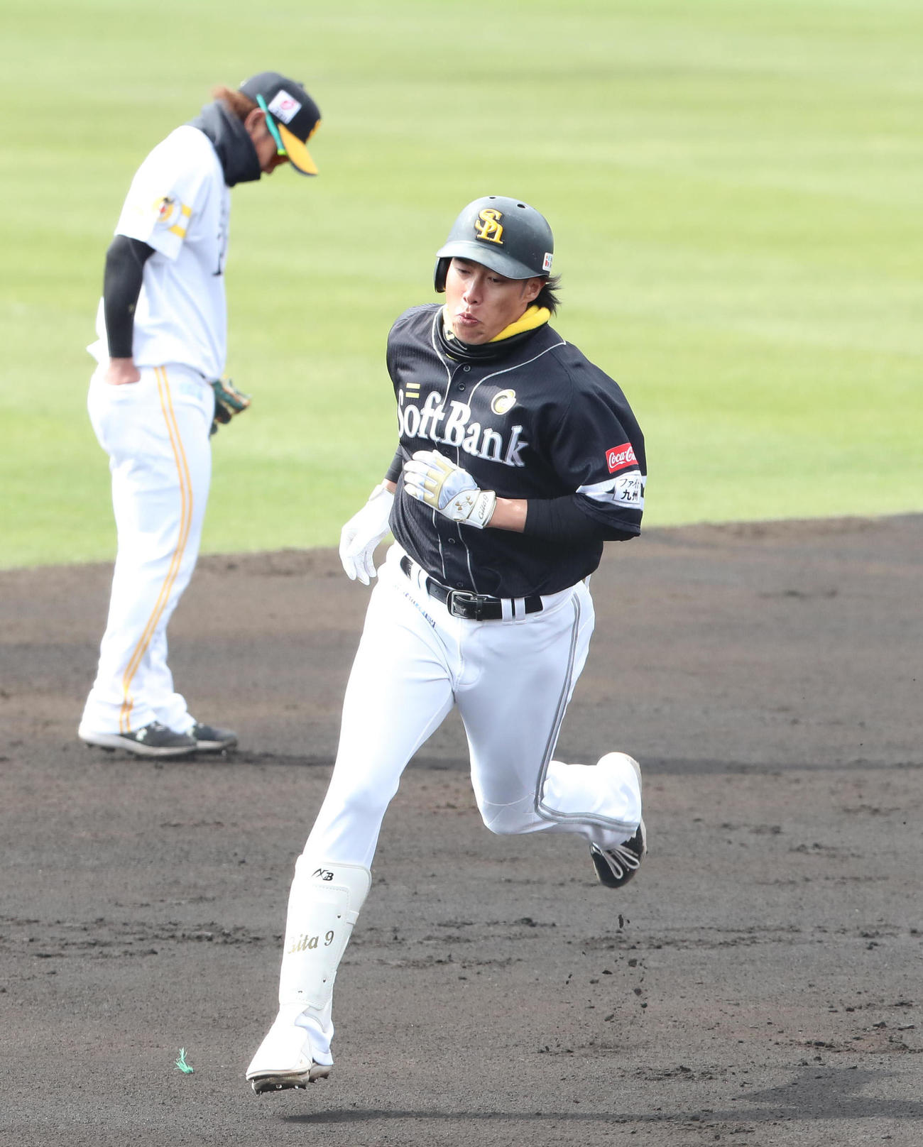 紅白戦　1回表紅1死一、三塁、柳田悠岐は右中間に先制となる3点本塁打を放つ（撮影・梅根麻紀）