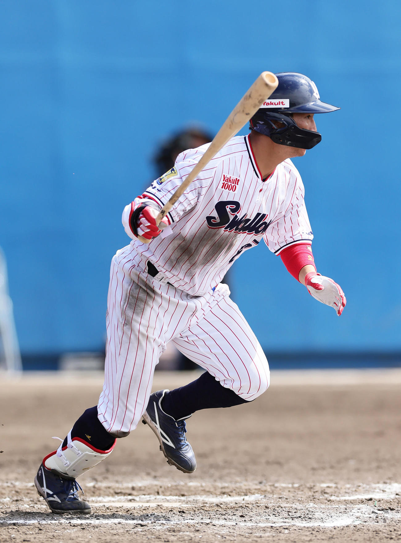 ヤクルト対キューバ代表　3回裏ヤクルト2死一、三塁、松本友は右前適時打を放つ（撮影・足立雅史）
