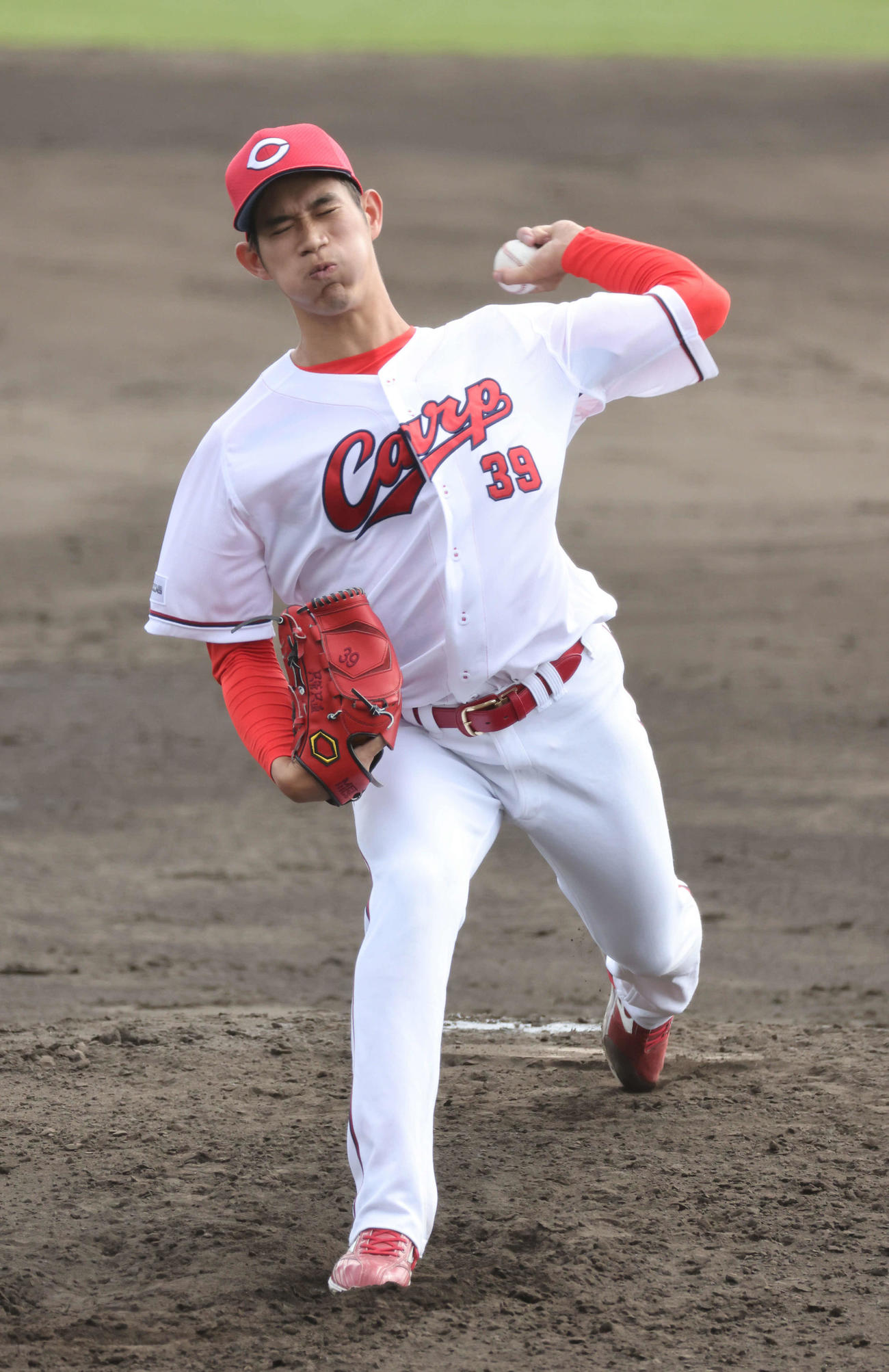 練習試合広島対ロッテ　4回表ロッテ、広島2番手のドラフト6位の長谷部（撮影・加藤孝規）