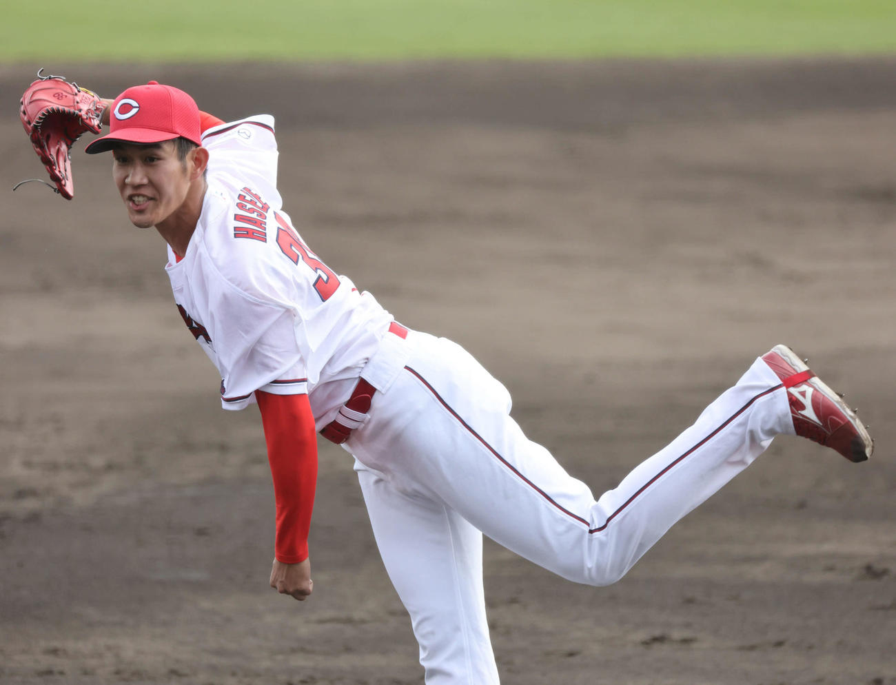練習試合広島対ロッテ　4回表ロッテ、広島2番手のドラフト6位の長谷部（撮影・加藤孝規）