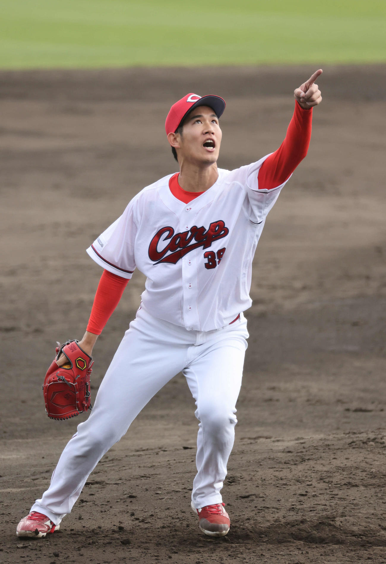 練習試合広島対ロッテ　4回表ロッテ、広島2番手のドラフト6位の長谷部（撮影・加藤孝規）