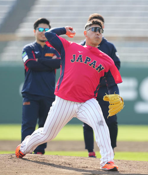 WBC】侍ジャパン岡本和真136キロ剛速球投げ込む 智弁学園時代は投手で