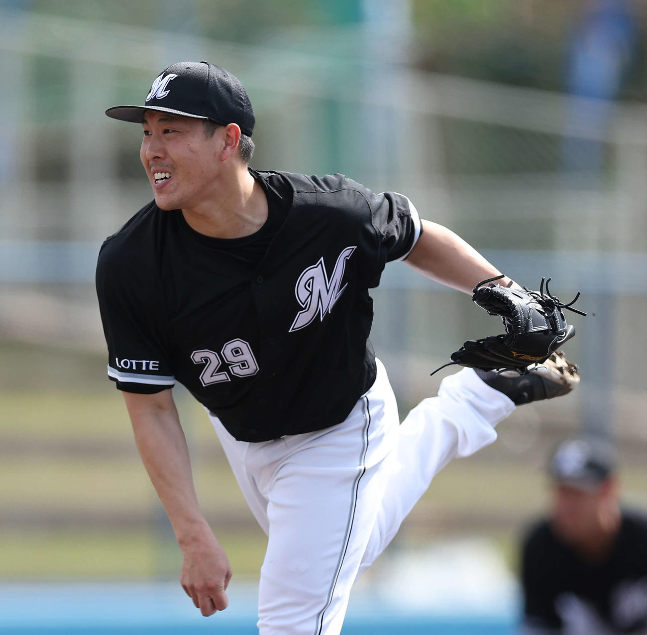 ロッテ西野勇士（2023年2月16日撮影）