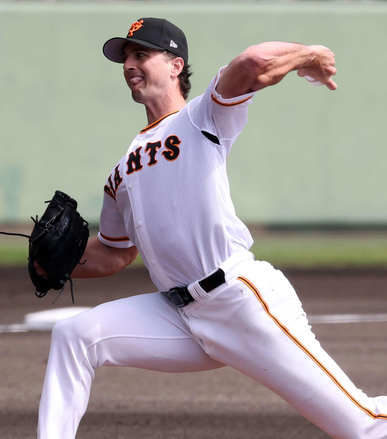 巨人対キューバ代表　力投する巨人先発のグリフィン（撮影・浅見桂子）