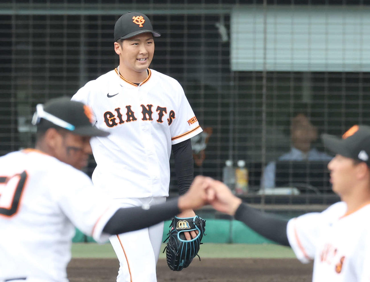 巨人対キューバ代表　9回表キューバ代表を抑え勝利し、笑顔の巨人船迫（撮影・宮地輝）