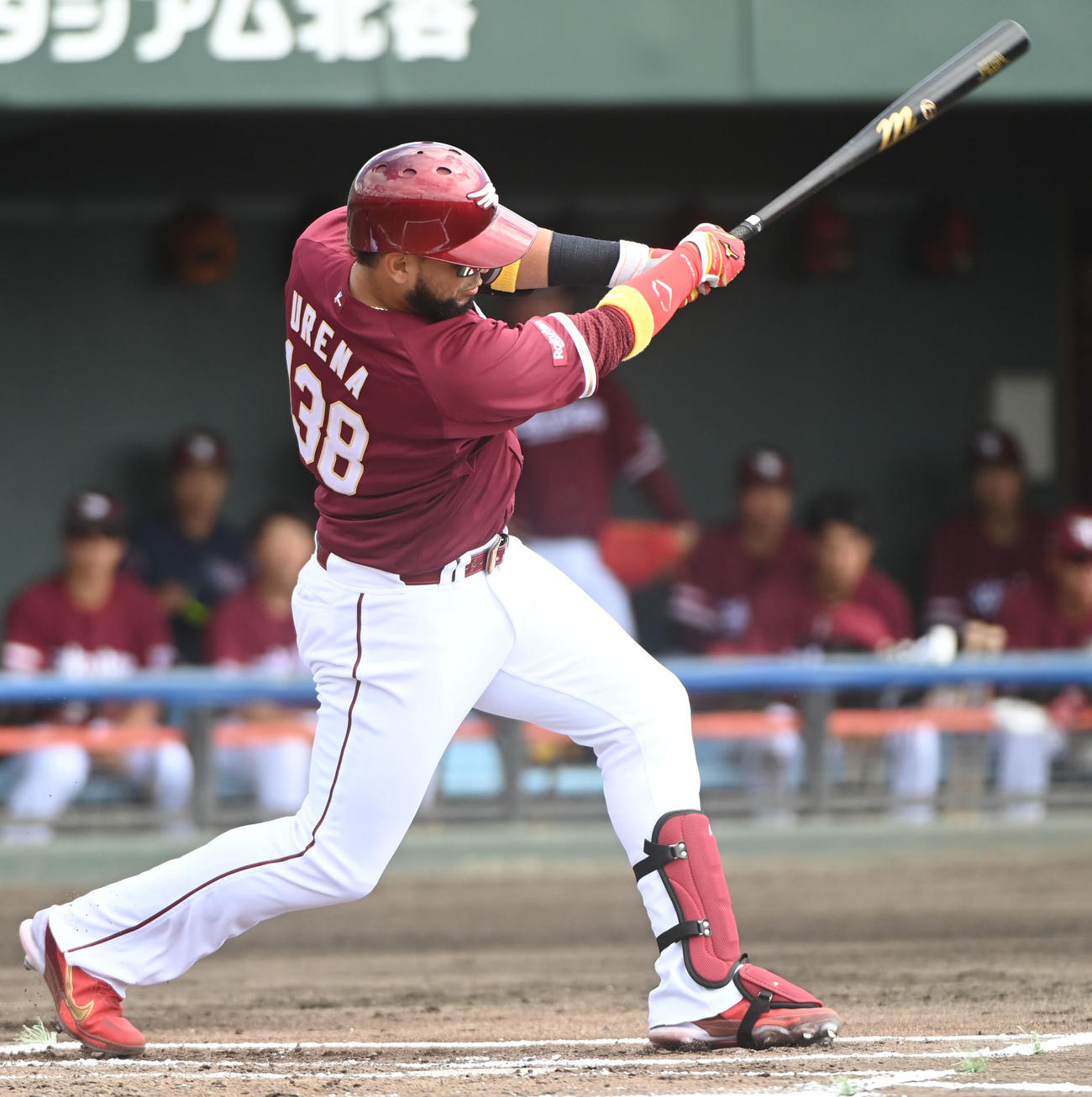 中日対楽天　1回表楽天1死二塁、左前適時打を放つウレーニャ（撮影・森本幸一）