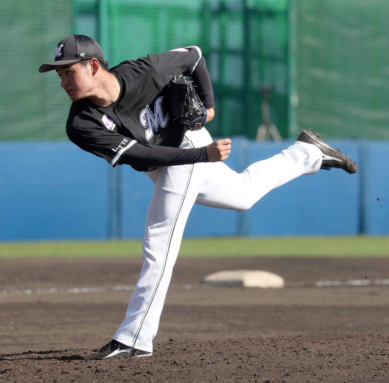 日本ハム対ロッテ　ロッテ3番手の中森（撮影・佐藤翔太）