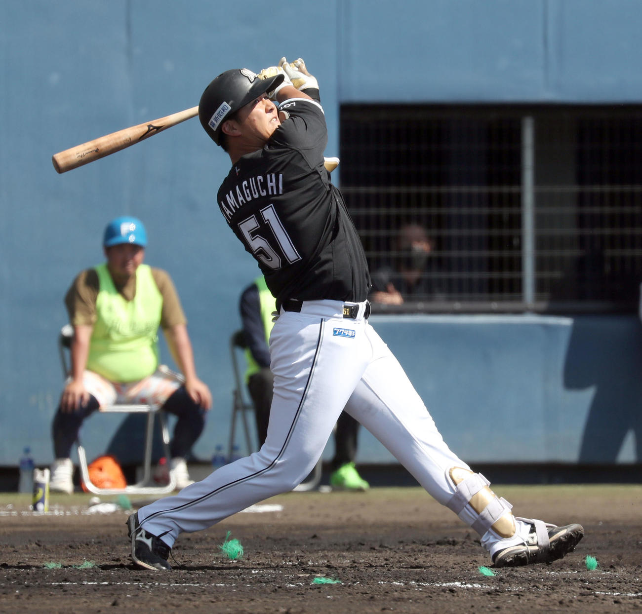 日本ハム対ロッテ　3回表ロッテ無死二塁、山口は適時三塁打を放つ（撮影・佐藤翔太）