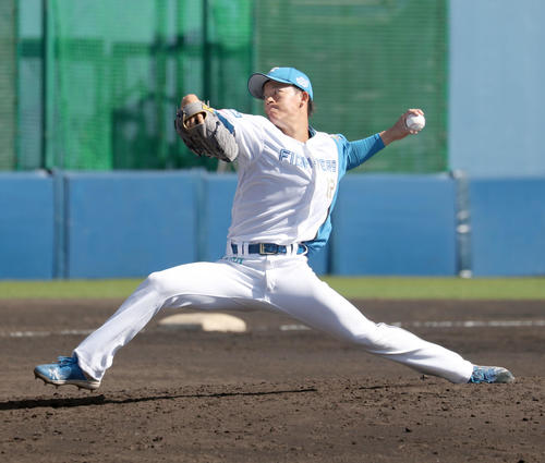 日本ハム対ロッテ　日本ハム5番手の矢沢（撮影・佐藤翔太）