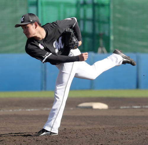 日本ハム対ロッテ　ロッテ3番手の中森（撮影・佐藤翔太）