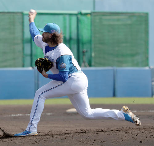 日本ハム対ロッテ　日本ハム3番手のポンセ（撮影・佐藤翔太）