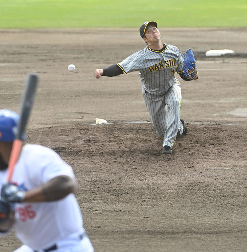 中日対阪神　中日対阪神　1回裏、登板する阪神先発の青柳（撮影・森本幸一）