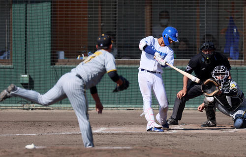 中日対阪神　6回裏中日1死一、三塁、龍空は右前打を放つ。投手は桐敷（撮影・加藤哉）