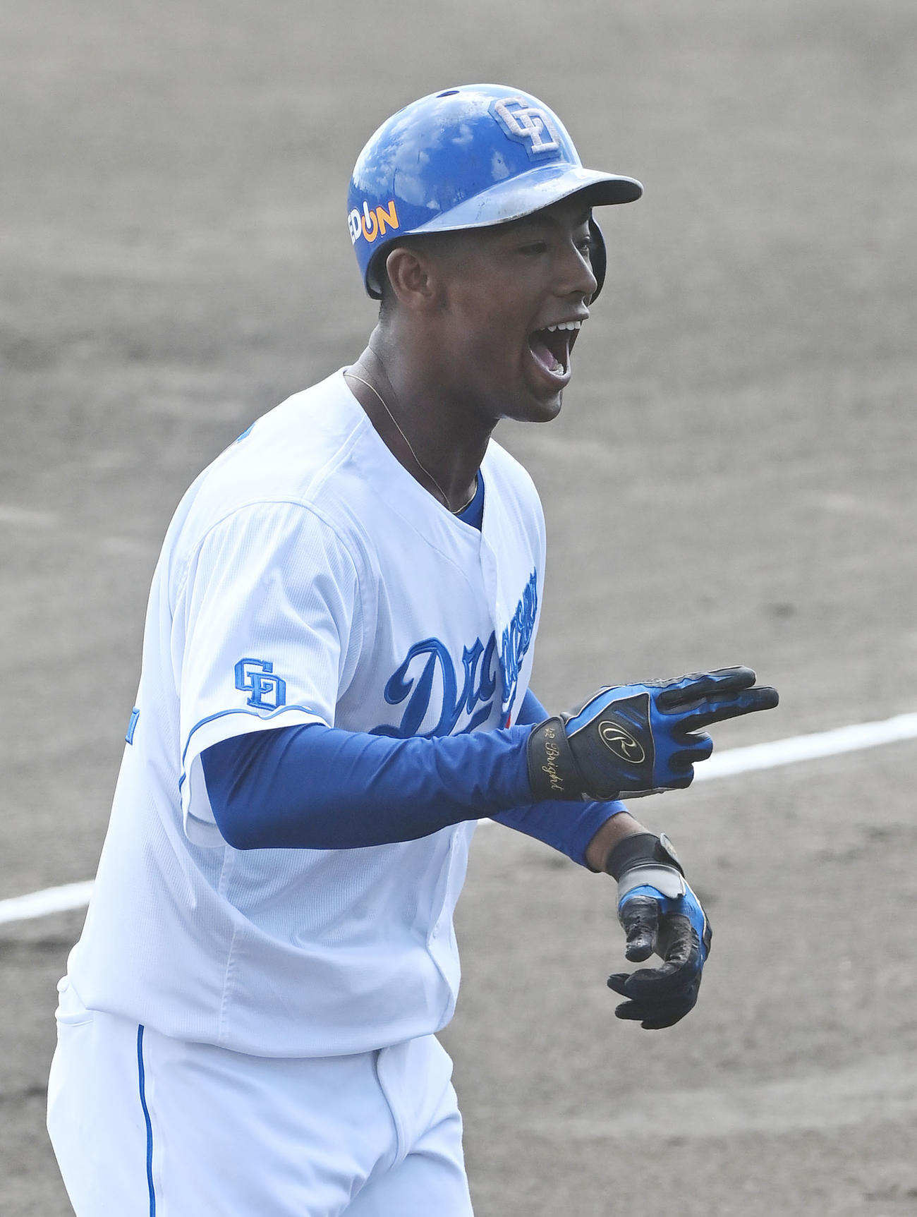 中日対阪神　1回裏中日無死、ブライトは青柳から右越え本塁打を放ちほえながら生還する（撮影・森本幸一）