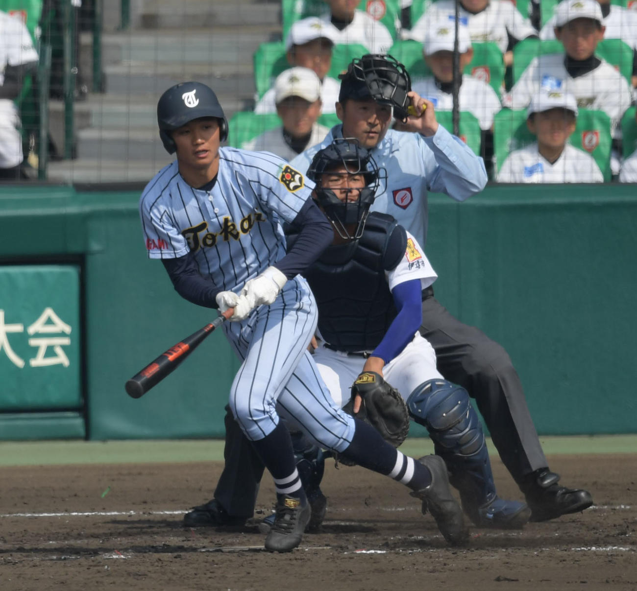 18年3月、聖光学院戦の4回、東海大相模・森下は左前打を放つ