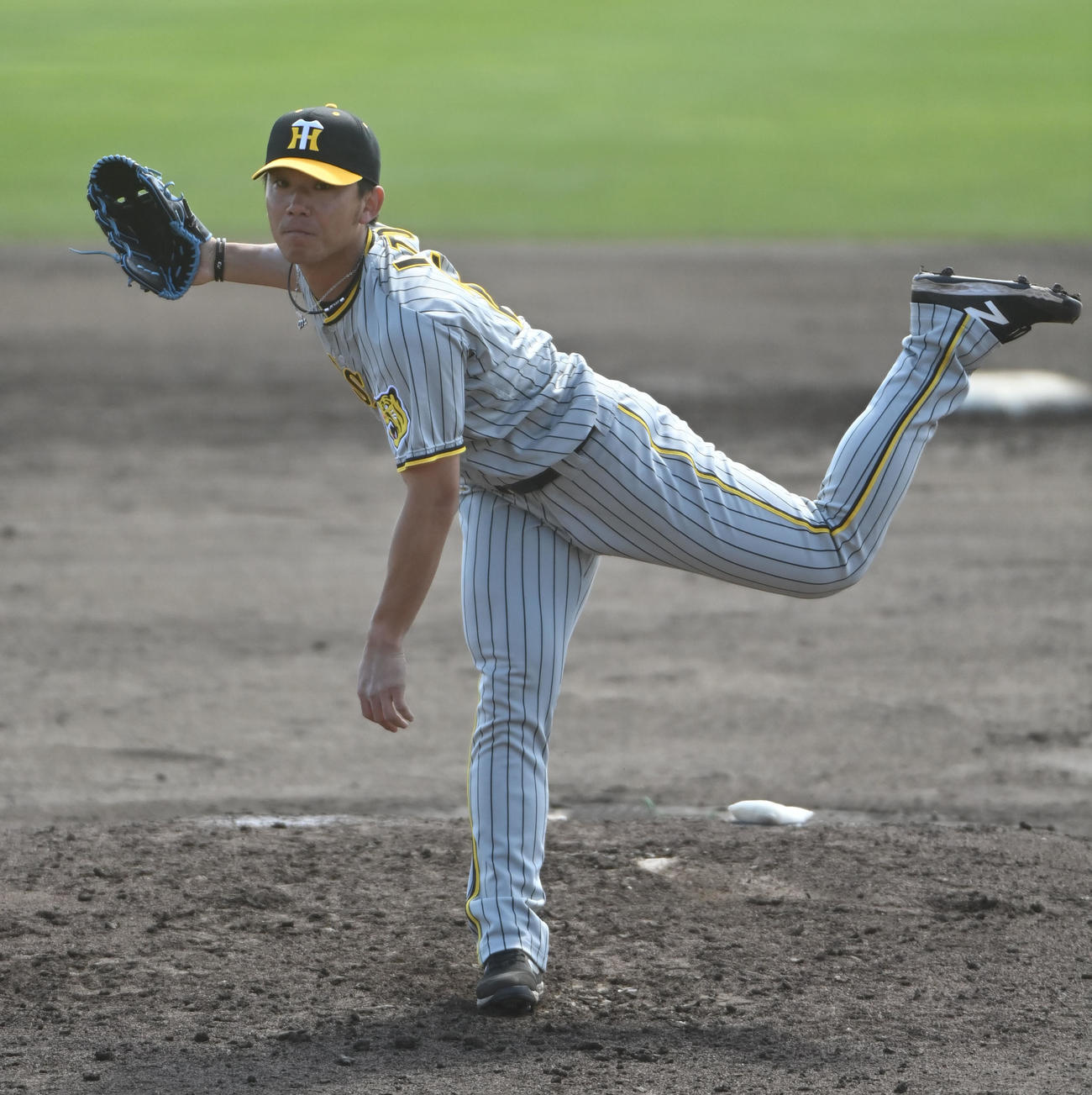 中日対阪神　中日対阪神　3回裏、阪神2番手で登板する伊藤将（撮影・森本幸一）