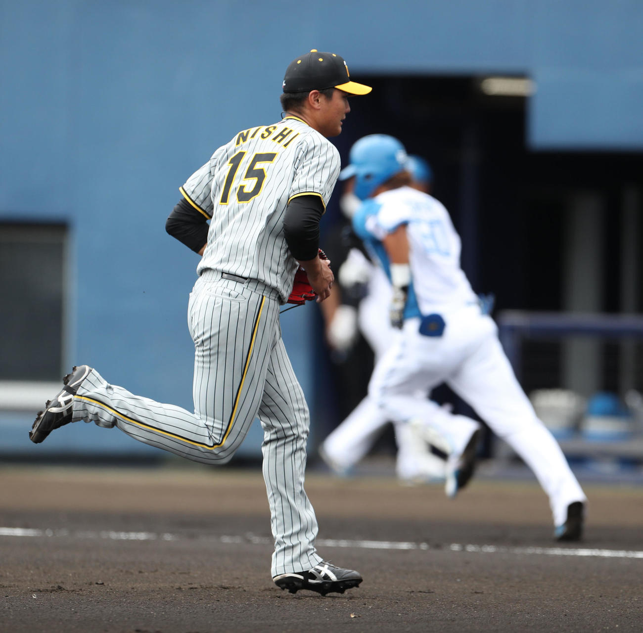 日本ハム対阪神　1回裏日本ハム1死満塁、郡に先制となる2点適時打を浴びる西純（撮影・佐藤翔太）