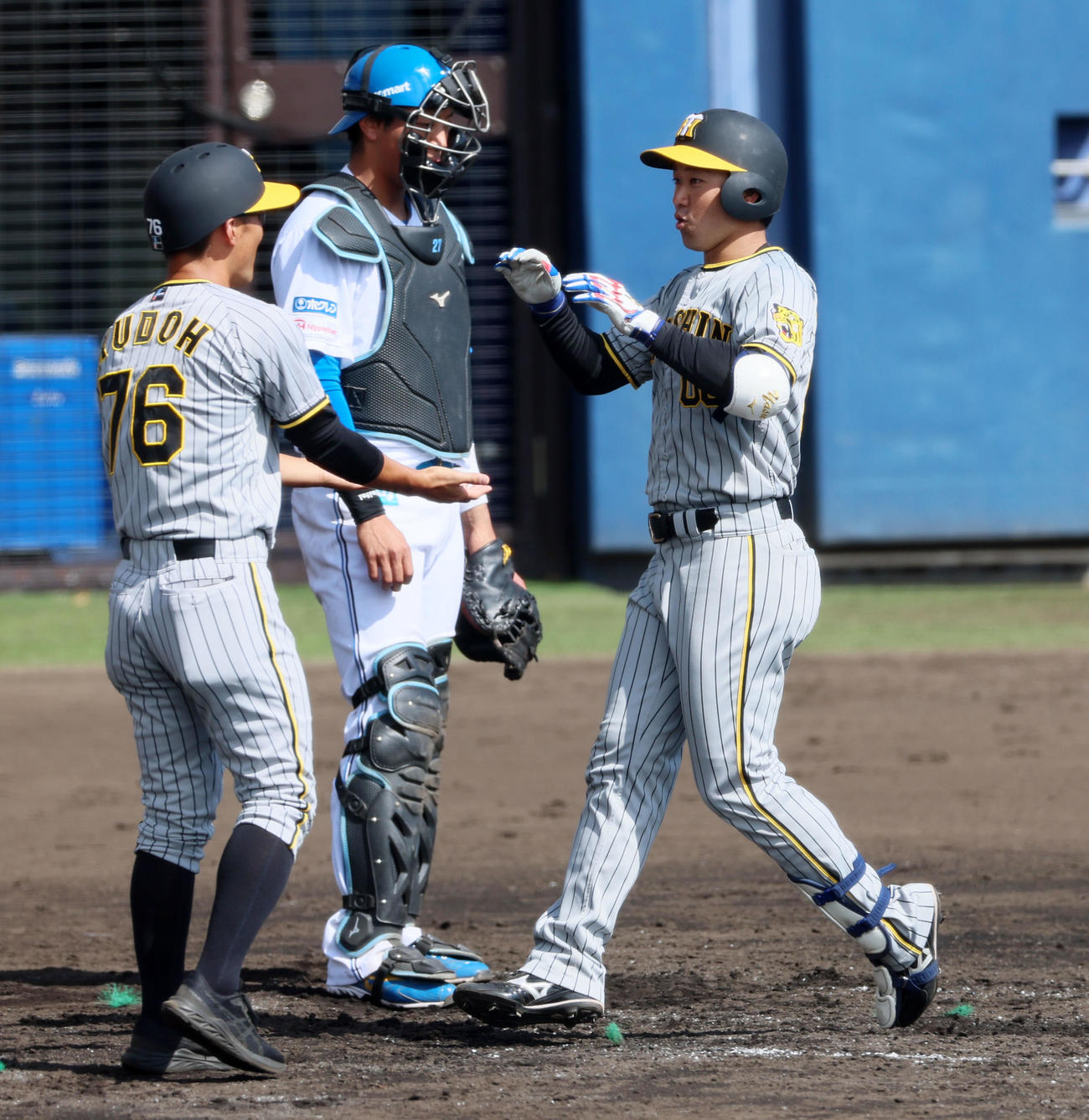 日本ハム対阪神　4回表阪神2死一塁、山本は左越え2点本塁打を放つ（撮影・加藤哉）