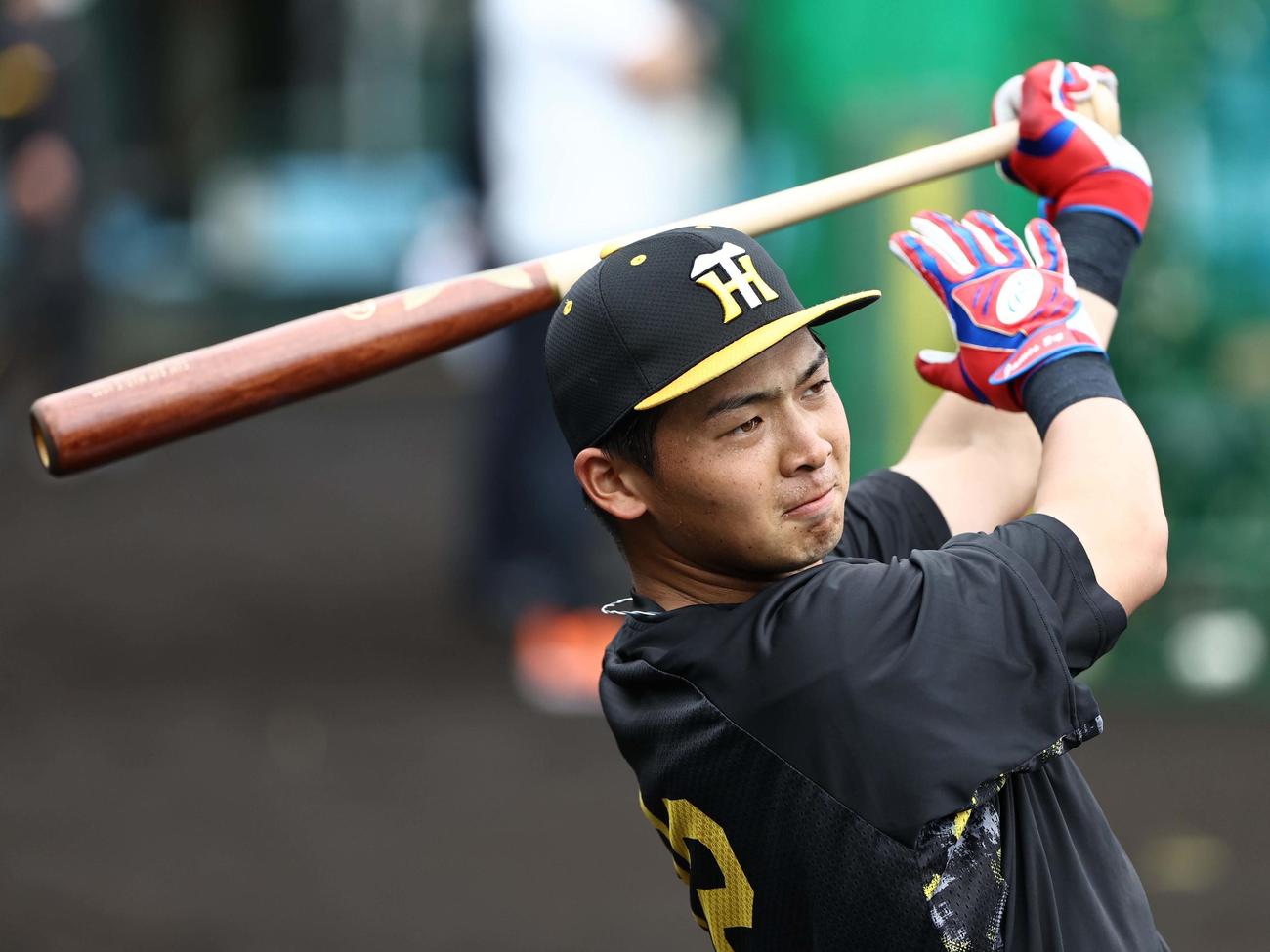 ロングティーをする井上（撮影・上田博志）