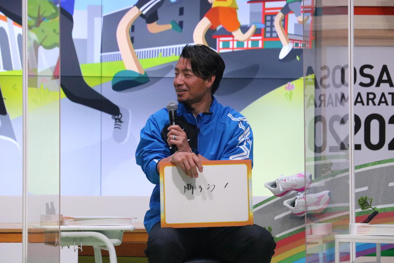 マラソン依頼に「断ろう！」と書いた鳥谷敬氏（撮影・林亮佑）