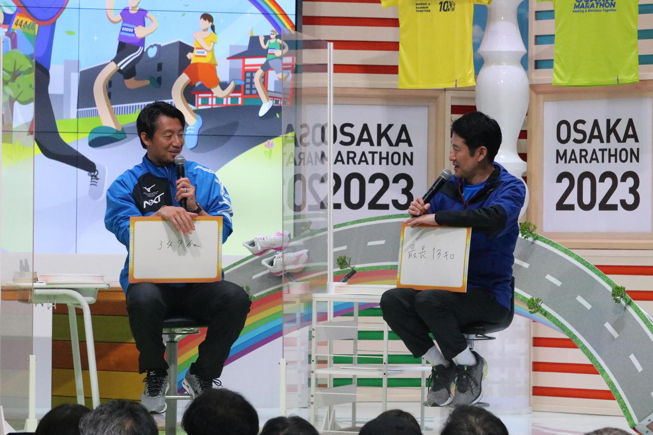トークショーで会話する鳥谷敬氏（左）とMBS河田直也アナウンサー（撮影・林亮佑）