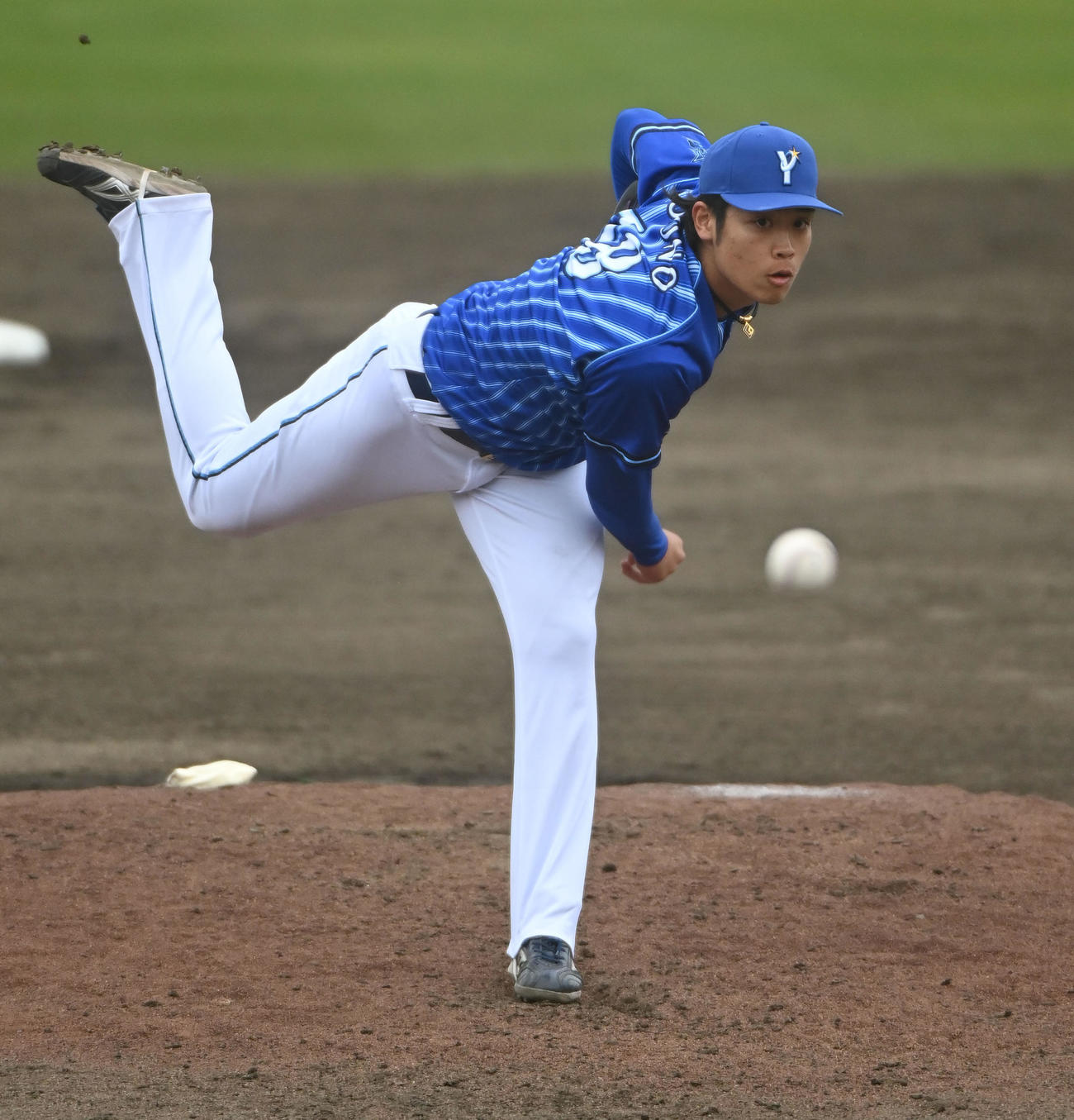 中日対DeNA 5回裏、DeNA2番手で登板する小園（撮影・森本幸一）