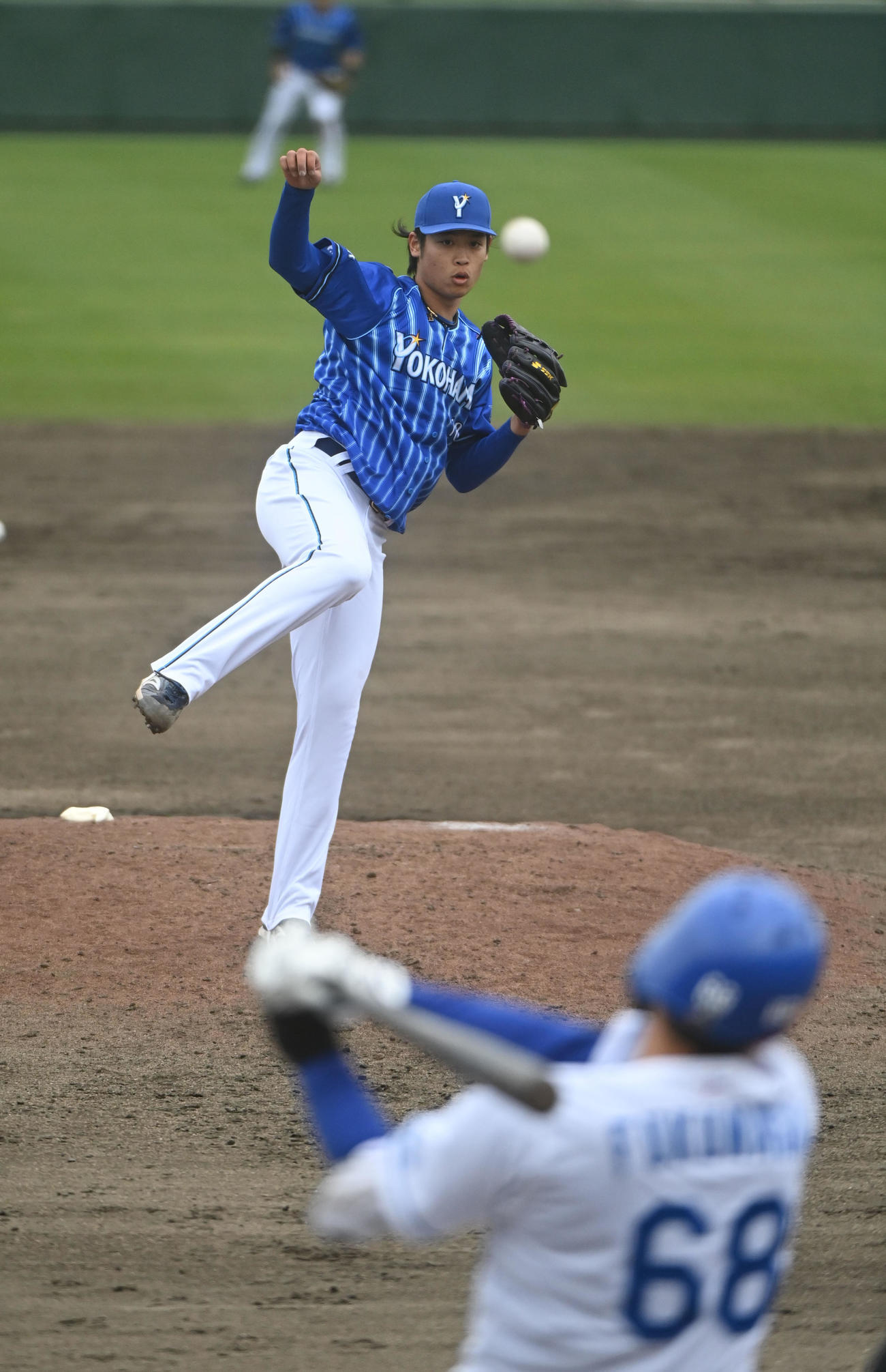 中日対DeNA 5回裏中日1死、福永を遊ゴロに打ち取るDeNA2番手の小園（撮影・森本幸一）