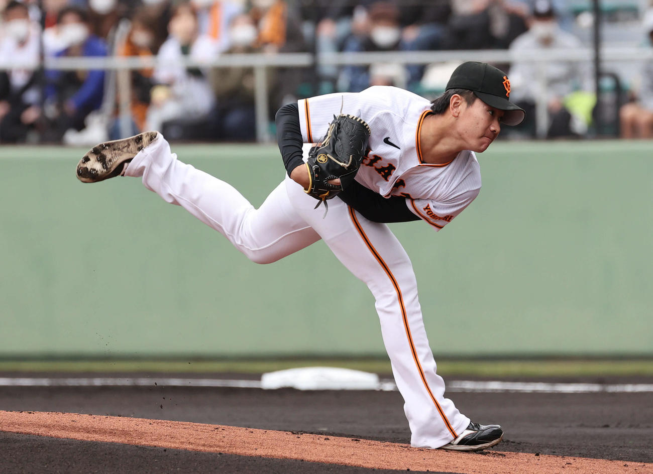 オープン戦巨人対広島　巨人先発の井上（撮影・加藤孝規）