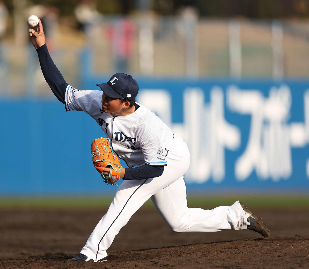 西武対ロッテ　8回表、西武5番手で登板する豆田（撮影・河田真司）