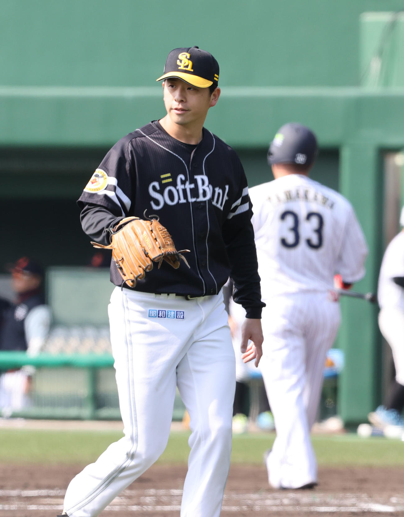 侍ジャパン対ソフトバンク　1回裏侍ジャパン2死、山川穂高を捕邪飛に打ち取った大関友久はベンチに引きあげる（撮影・梅根麻紀）